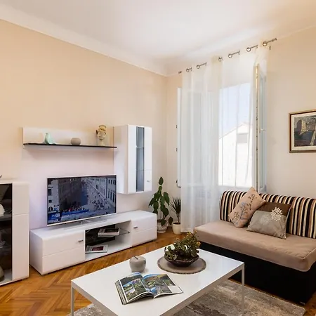 Falkoni Ii Apartmán *